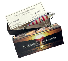 Load image into Gallery viewer, LITTLE SAC VICTORY WOOD BAIT. 3 HOOK NIANGUA MODEL.