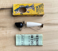 Load image into Gallery viewer, ANTIQUE TOM BAIT COMPANY TOP-RUNNING GIZMO Fishing Lure with ORIGINAL BOX & PAPERS