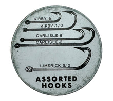 Charger l&#39;image dans la galerie, vintage esox fishing hook pocket tin. musky hooks. kirby. carlisle. limerick
