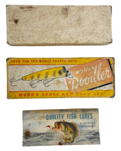 Load image into Gallery viewer, WOODS DOODLER Antique WOOD FISHING LURE &amp; BOX in CHUB. Large Surface Fishing Bait from El Dorado Arkansas. Box Tops
