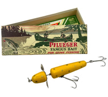 Lataa kuva Galleria-katseluun, Pflueger Globe Antique Wood Fishing Lure with Vintage Graphics Canoe Box and Insert.
