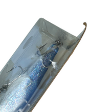 Charger l'image dans la galerie, BAGLEY BAITS TECHNICAL KNOCKOUT BALSA CRANKBAIT. DAZZLE BLUE on WHITE. TKO5 Z74. plastic bubble
