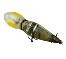 Cargar imagen en el visor de la galería, BOMBER BAITS MODEL 6A Fishing Lure in PHANTOM GREEN CRAWFISH. Ventral
