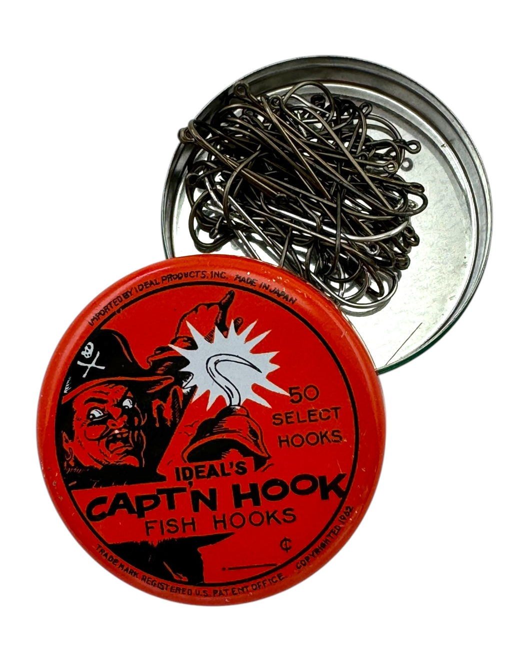 IDEALS JAPAN CAPTAIN HOOK SNELLED FISHING HOOKS ANTIQUE TIN with RETRO GRAPHICS