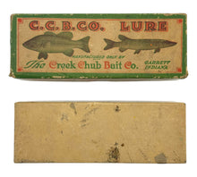 Load image into Gallery viewer, CREEK CHUB BAIT CO BABY PIKIE MINNOW Fishing Lure Antique Box. No. 900 PIKE FINISH. 4
