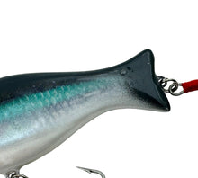 Load image into Gallery viewer, factory mark view for TOM MANN 3-D Nature Series EMERALD SHINER Vintage Fishing Lure
