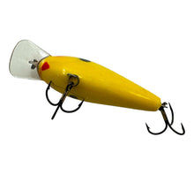 Load image into Gallery viewer, Belly View for COTTON CORDELL BIG O Fishing Lure in PARROT. Fred Young’s Balsa Wood Crankbait
