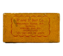 Load image into Gallery viewer, Bull Shoals Lake Box ENd View of D &amp; S BAIT Company of Mountain Home, Arkansas THE ORIGINAL DEEBOTTOM SCRATCHER Vintage Novelty Fishing Lure
