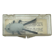 Charger l&#39;image dans la galerie, Boxed View of SUMMERS MANUFACTURING of LaFayette, Indiana 1/8 oz Fly Rod Size SUMMER&#39;S MOTH Fishing Lure in Original Snap Box
