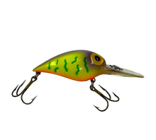 Charger l&#39;image dans la galerie, Right Facing View of STORM LURES SUSPENDING WIGGLE WART Fishing Lure in PURPLE HOT TIGER
