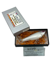 Lade das Bild in den Galerie-Viewer, Boxed View of ARCADIA REEF PSYCHO PENCIL EASY Topwater Wood Fishing Lure in ALBINO. Japanese Collector Bait.
