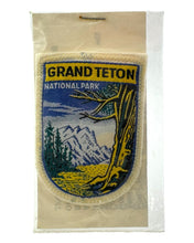 Lataa kuva Galleria-katseluun, GRAND TETON NATIONAL PARK Vintage Souvenir Patch
