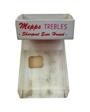 Load image into Gallery viewer, Sharpest Ever Honed Box End View for SHELDONS&#39; INC MEPPS Bronze 8 TREBLES Fishing Hooks Empty Collector Box. LION D&#39;OR FRANCE
