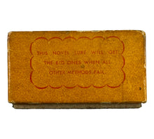 Load image into Gallery viewer, Box End View of D &amp; S BAIT Company of Mountain Home, Arkansas THE ORIGINAL DEEBOTTOM SCRATCHER Vintage Novelty Fishing Lure
