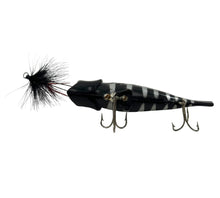 Load image into Gallery viewer, Belly View of BuckEye Bait Corporation BUG-N-BASS Fishing Lure in BLACK w/ SILVER RIB
