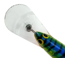 Load image into Gallery viewer, BAGLEYS DIVING BANG-O-B 8 BALSA FISHING LURE in HOT BLUE CHARTREUSE on SILVER FOIL line tie lip
