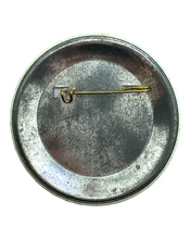 Load image into Gallery viewer, WORLD CHAMPIONSHIP MUSKY CLASSIC. 1982 FISHING TOURNAMENT BUTTON. back
