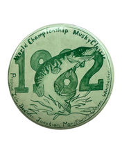 Load image into Gallery viewer, WORLD CHAMPIONSHIP MUSKY CLASSIC. 1982 FISHING TOURNAMENT BUTTON
