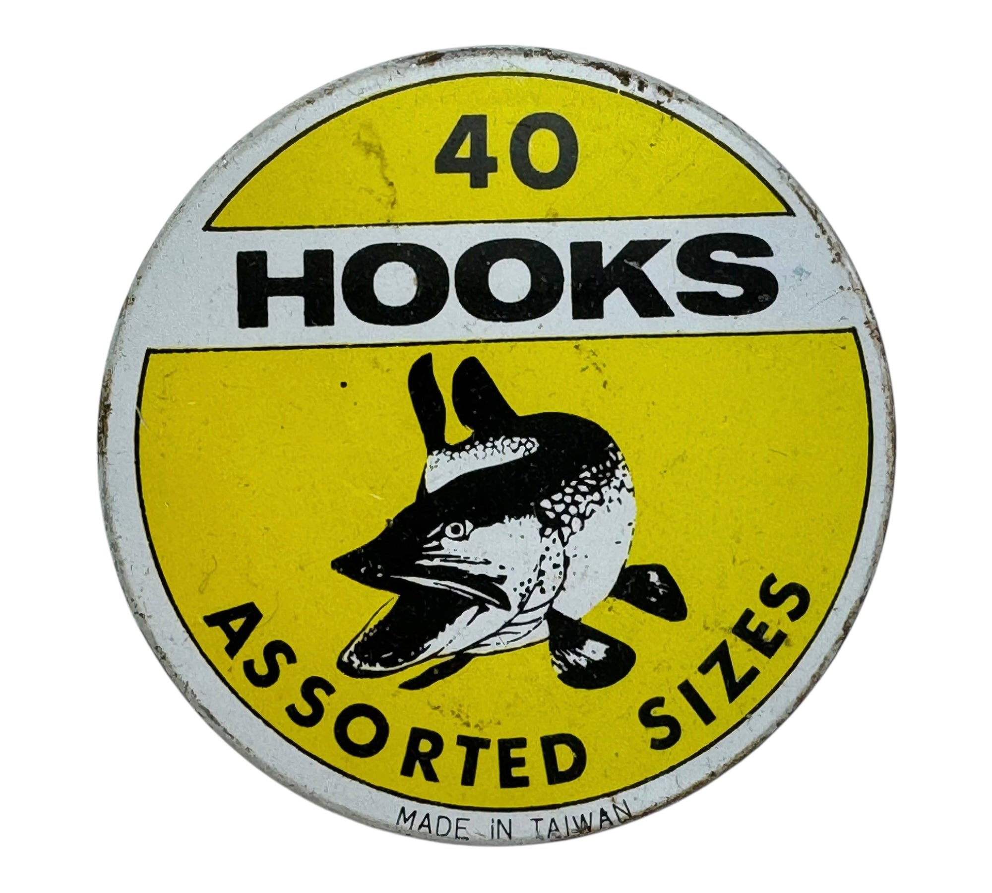 TAIWAN • 40 HOOKS ASSORTED SIZES FISHING HOOK TIN • VINTAGE PIKE GRAPHICS