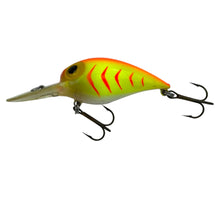 Cargar imagen en el visor de la galería, STORM LURES WIGGLE WART Fishing Lure in CHARTREUSE FLUORESCENT RED HERRINGBONE. Vintage Deep Diver Crankbait. L
