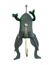 Lade das Bild in den Galerie-Viewer, Antique Mechanical Frog Lure. Halik Frog. Minnesota Fishing Fame. V
