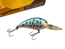 Load image into Gallery viewer, Toad Tackle • ToadTackle.net • ToadTackle.co • ToadTackle.us • SCREWTAIL • BOMBER BAIT COMPANY MODEL A Fishing Lure w/ LARGE BILL in BLUE COACHDOG. Comes w/ Original Unmarked Box with Insert
