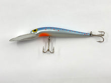 Load image into Gallery viewer, STORM DJ125 Deep Jr. Thunderstick Fishing Lure in METALLIC BLUE with RED SPECKS
