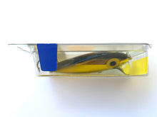 Load image into Gallery viewer, Storm Lures RATTLIN&#39; THINFIN RT104 Fishing Lure • METALLIC YELLOW/BLACK BACK
