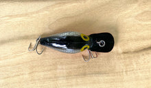 Charger l&#39;image dans la galerie, Storm Lures V40 WIGGLE WART Fishing Lure • SHAD/ORANGE BELLY
