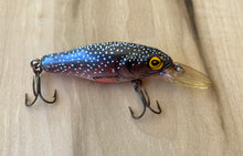 Load image into Gallery viewer, Vintage BOMBER BAIT COMPANY Smilin&#39; Minnow Fishing Lure • BROWN TROUT
