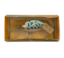 Lataa kuva Galleria-katseluun, Toad Tackle • ToadTackle.net • ToadTackle.co • ToadTackle.us • SCREWTAIL • BOMBER BAIT COMPANY MODEL A Fishing Lure w/ LARGE BILL in BLUE COACHDOG. Comes w/ Original Unmarked Box with Insert
