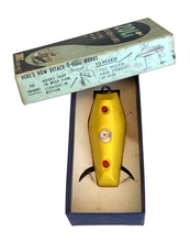 Load image into Gallery viewer, Antique ZOLi DETACH-O-LURES No. 200 Fishing Lure • YELLOW
