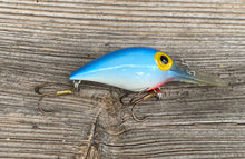 Load image into Gallery viewer, STORM V88 Wiggle Wart Fishing Lure — PEARL/BLUE BACK/RED THROAT
