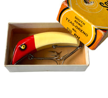Load image into Gallery viewer, Boxed View of SOUTH BEND TEAS-ORENO Fishing Lure w/ Original Box in 936 RH RED HEAD. For Sale at Toad Tackle.
