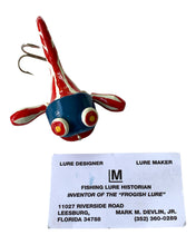 Cargar imagen en el visor de la galería, Lure &amp; Artist Card View of MARTY&#39;S YANKEE DOODLE DANDY &quot;FROGGISH&quot; Fishing Lure Handmade by MARK M. DEVLIN JR. Available at Toad Tackle.

