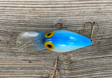 Cargar imagen en el visor de la galería, STORM V88 Wiggle Wart Fishing Lure — PEARL/BLUE BACK/RED THROAT

