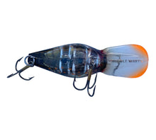Load image into Gallery viewer, Belly View with Stamped Clear Lip of STORM LURES WIGGLE WART Fishing Lure in V86 PHANTOM GREEN CRAYFISH
