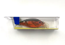 Lade das Bild in den Galerie-Viewer, Side View of STORM LURES SHORT WART Fishing Lure in RED CRAWFISH
