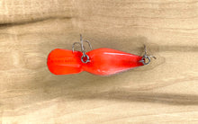 Cargar imagen en el visor de la galería, Storm Lures V40 WIGGLE WART Fishing Lure • SHAD/ORANGE BELLY
